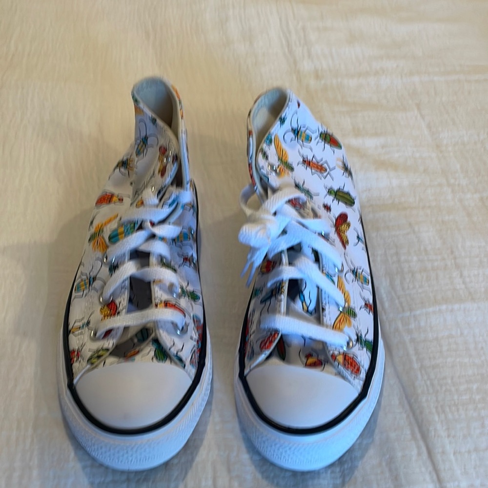 Kids bug Converse